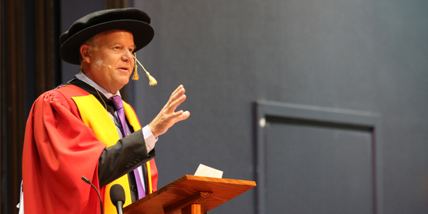 Professor Lee Berger addresses graduands during the 2016 March graduations cluster.
